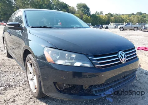 2013 Volkswagen Passat 2.5L Se из США, поврежденный, VIN 1VWBP7A33DC135447